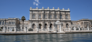 Dolmabahçe, Bükreş Halk Sarayı ve Kaçak Saray…