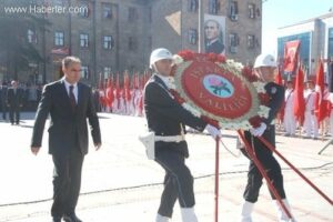 kutlamalar-celenk-sunumuyla-basladi-5227773_o
