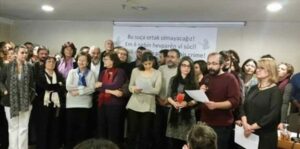 Asırlık çınar ağacı dalında yemek keyfi…