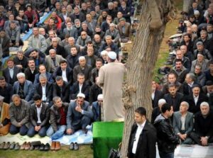 PKK HAYRANI DEMİRTAŞ’I 10 POLİS KORUYOR