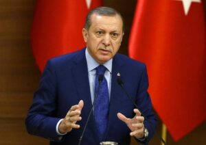 Derhal istifa etmelidir