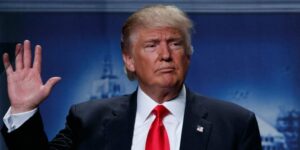 TRUMP’UN ZOR ANLARI KİMSE YANAŞMIYOR