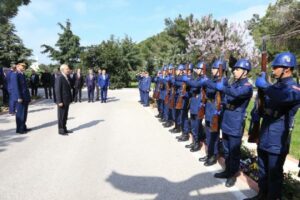 Kurşuna mı dizselerdi?