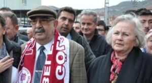 TAZİYE MESAJI : KOMUTANIMIZ E. TUĞG. VELİ KÜÇÜK’ÜN DEĞERLİ EŞİ NECLA KÜÇÜK’E RAHMET, AİLESİNE SABIR DİLERİZ.