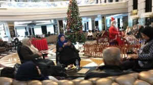 TÜRKLER FİLİSTİN İÇİN SOKAKLARDA, FİLİSTİNLİLER NOEL EĞLENCESİNDE…