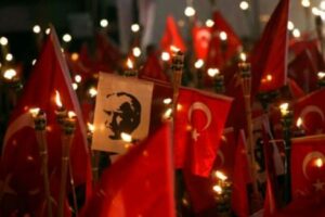 CUMHURİYET GÜNEŞİ HERKESİ AYDINLATMALI