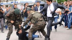 Madenciyi Tekmeleyen YERKEL Ak Parti’den Aday Adayı iddalarını yalanladı.
