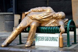 En az alkol Azerbaycan ve Türkiye’de tüketiliyor
