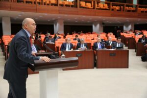 Mahmut Tanal Yerel Seçimlerde aday olacağını açıkladı