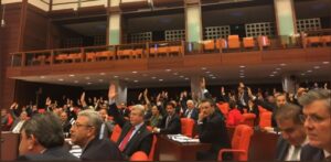 Meclis, halkın aynası olamaz bu sistem içerisinde
