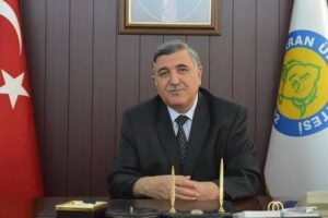 Erdoğan’a ‘itaat etmek farzdır’ diyen rektör istifa etti