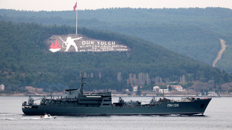 Rus savaş gemileri, peş peşe Çanakkale Boğazı'ndan geçti