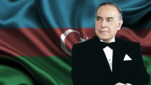 Heydər Əliyevin ucaltdığı bayraq