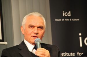 AKP parlamenter gücünü arttırdıkça mutlak iktidara yöneldi