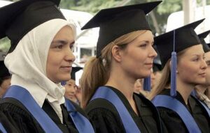 ÜNİVERSİTE KAPATMA