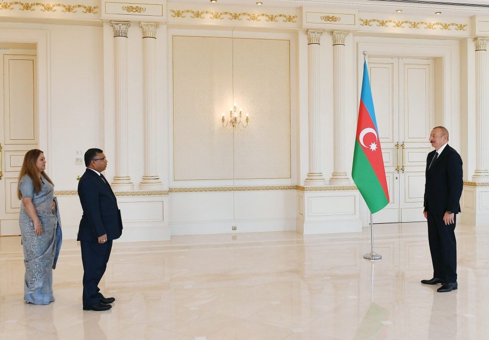 Prezident İlham Əliyev Banqladeşin ölkəmizdə yeni təyin olunmuş səfirinin etimadnaməsini qəbul edib  YENİLƏNİB