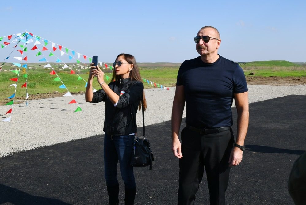 Cumhurbaşkanı ve Hanımefendi Heidarova’yı aradı