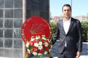 HER BAKAN GÜLE OYNAYA İSTİFA EDİYOR