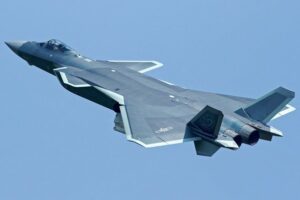 Hangi uçak bir F-22’yi yenebilir?