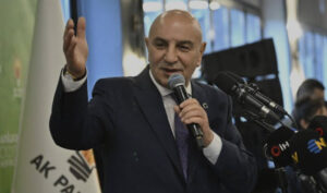 BİR SİYASETÇİNİN PORTRESİ