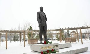 KAZAKİSTAN’DAN ATA’YA SAYGI