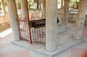 Aklın açamadığı kapı, içi boş bir sorgulamadır