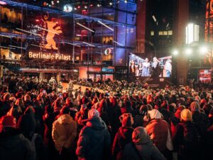 75. Berlinale’de Dünya Çapındaki Yönetmenler ve Yıldızlar Seyircileri Büyülüyor