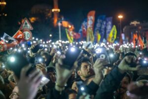 Sokaklarda Gösterişi Yürüyüşü
