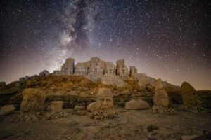Dünyanın en önemli açık hava müzesi: Nemrut Dağı…