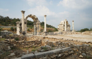 Türk arkeologlar, Stratonikeia antik kentinde nadir bir Greko-Romen kütüphanesi keşfetti