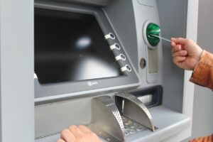 ATM’lerde kartlı ve kartsız para yatırma limiti düşürüldü