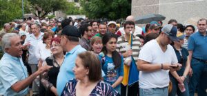 VENEZUELA HALKI ÇOK ZOR DURUMDA