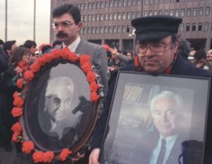 Milletin yolunu aydınlatmaya devam ediyor…