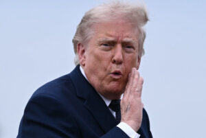 BAŞKENTTE ZİNCİR, MİLLETE KELEPÇE: TRUMP’A ŞİRİN GÖRÜNME UĞRUNA MİLLETİ HAPSETMEK